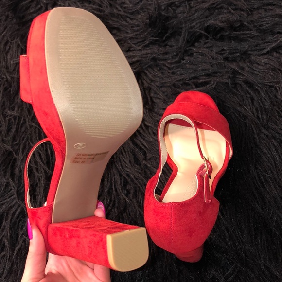Red platform heel - Picture 3 of 3
